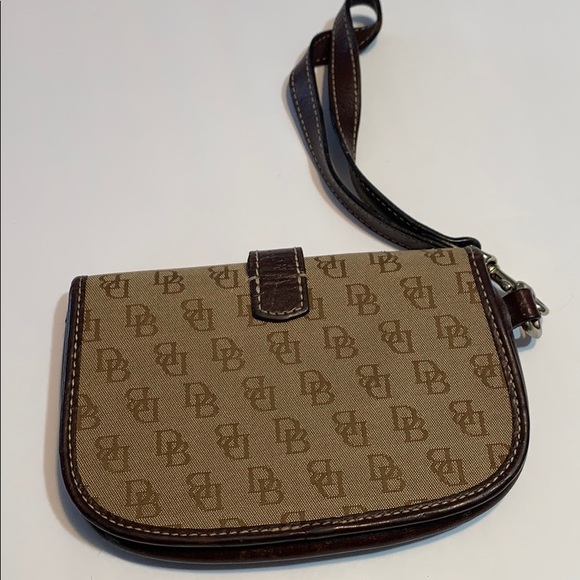 Dooney Bourke Vintage Leather Wristlet Brown - Picture 3 of 5